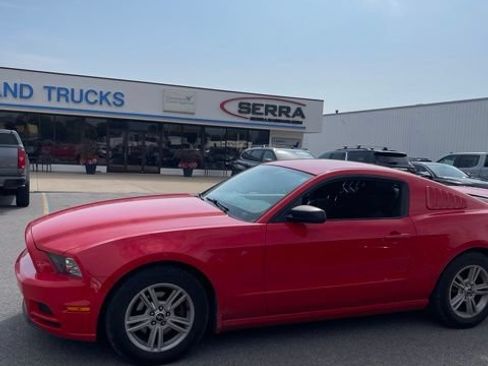 Used 2014 Ford Mustang Coupe RWD image 3
