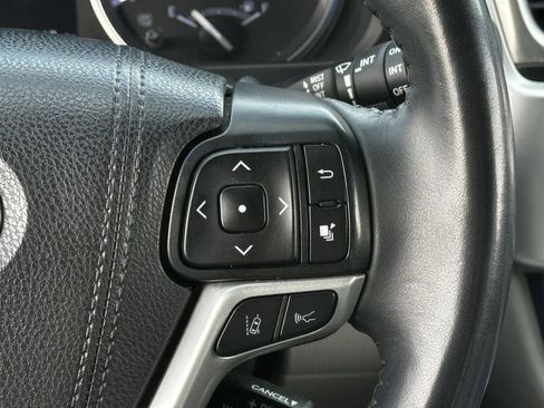 Used 2019 Toyota Highlander XLE image 16