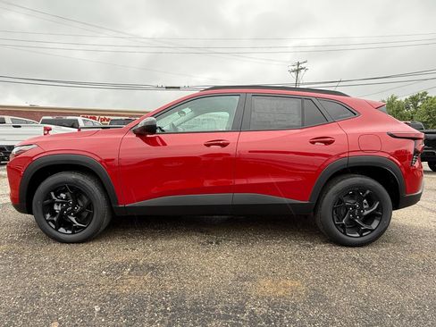 New 2026 Chevrolet Trax LT w/ Midnight Edition FWD image 3