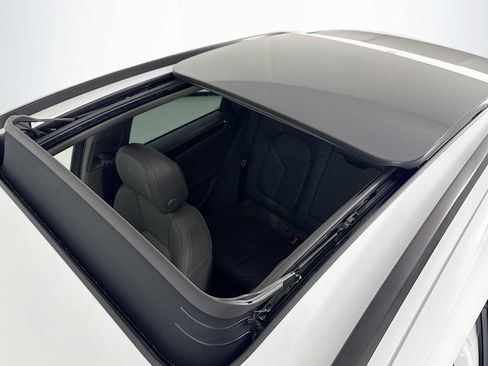 New 2026 Porsche Macan image 23