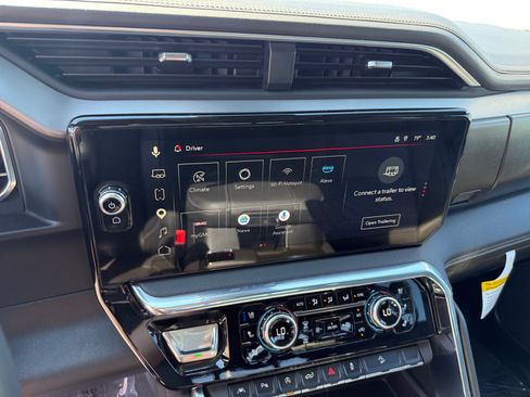Used 2025 GMC Sierra 1500 Denali w/ Technology Package AWD/4WD image 12