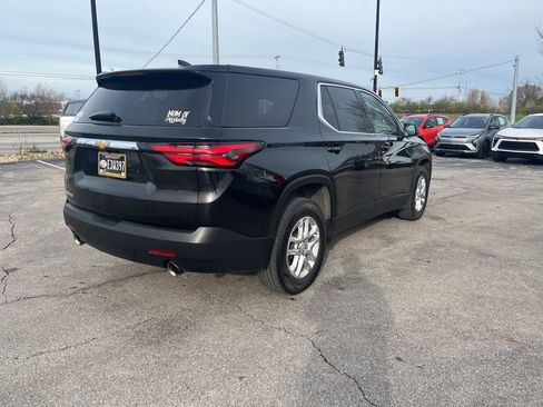 Used 2023 Chevrolet Traverse LS image 3