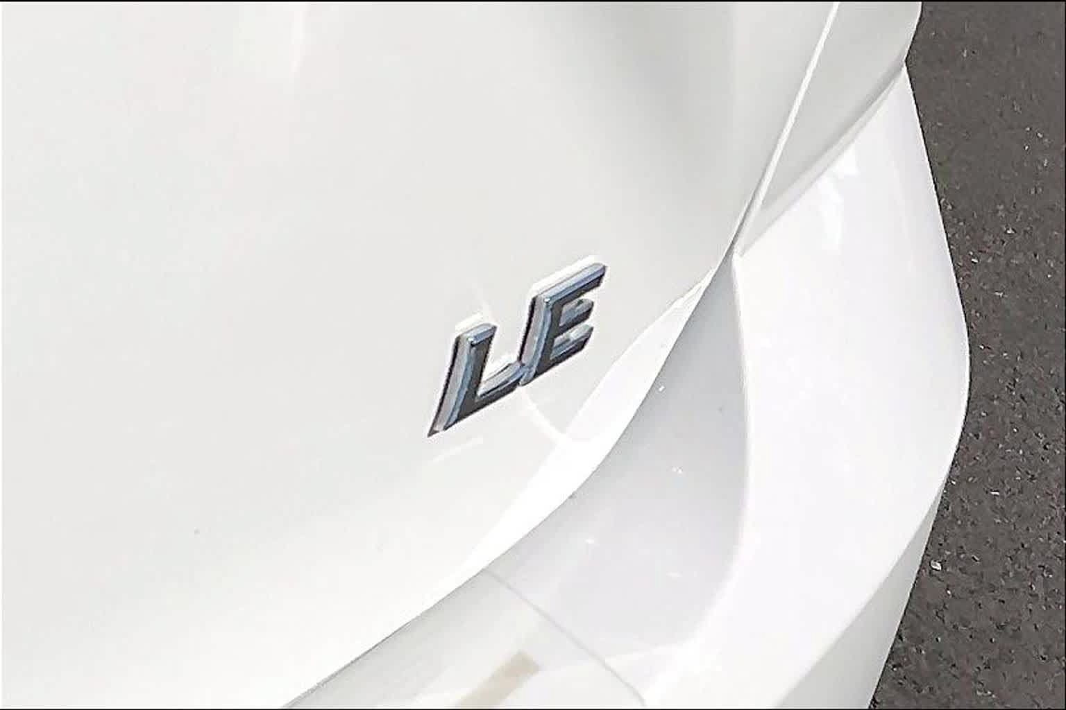 Used 2025 Toyota Camry LE FWD image 9