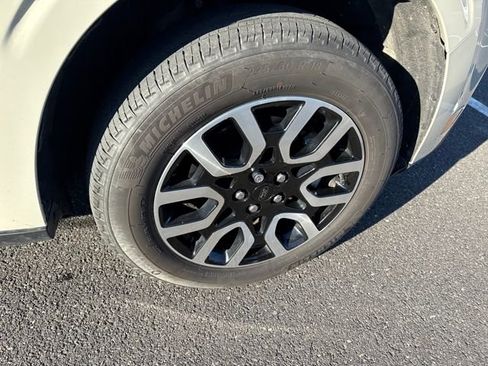 Used 2024 Ford Maverick Lariat image 9