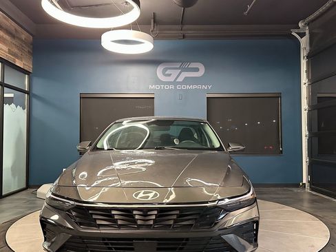 Used 2024 Hyundai Elantra Limited image 8