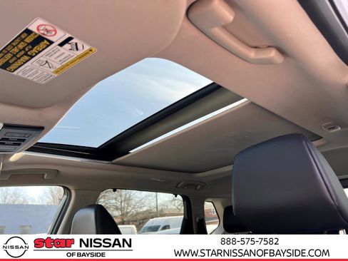 Used 2021 Nissan Rogue SV w/ Premium Package image 19