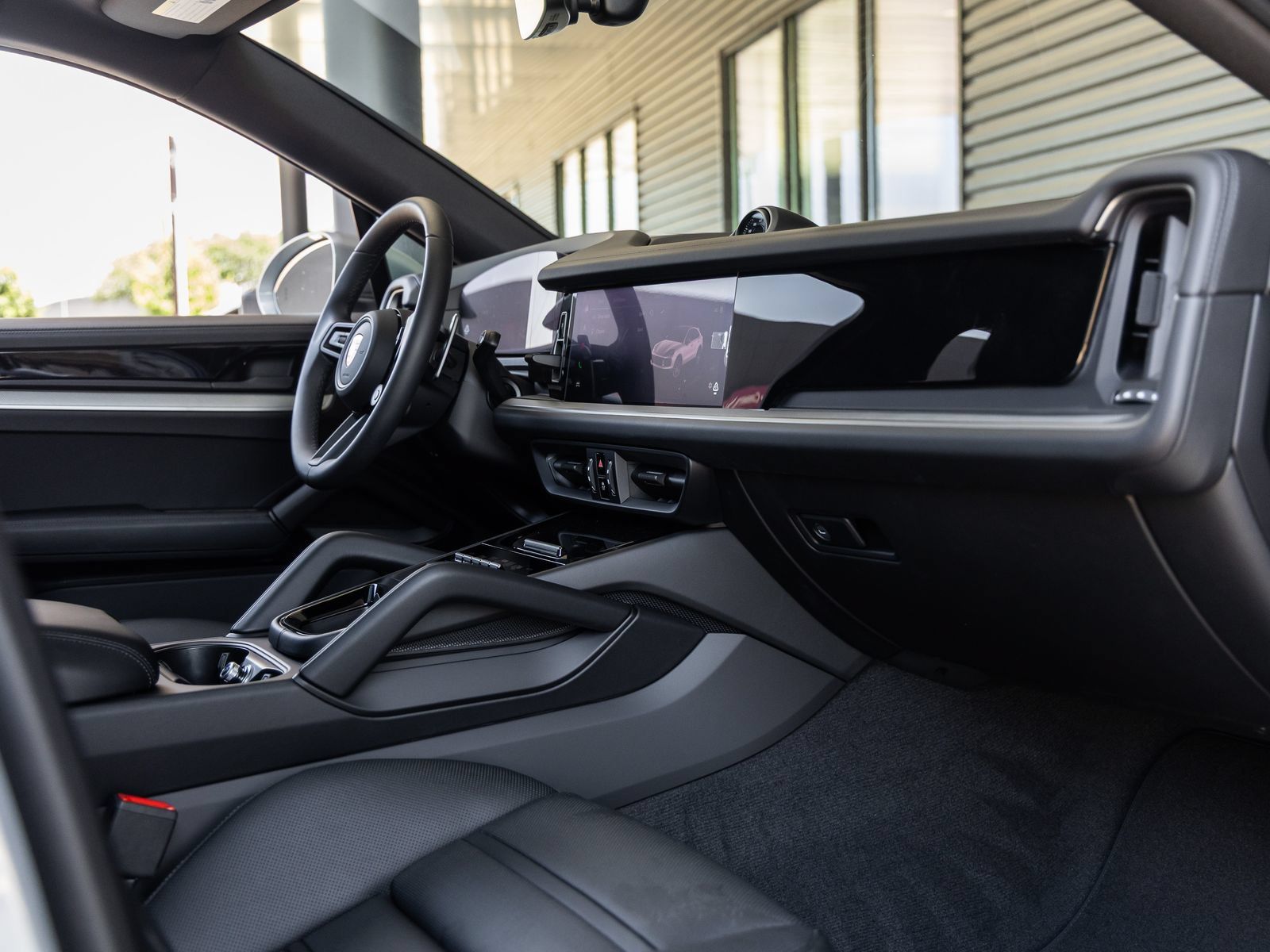 Certified 2025 Porsche Cayenne E-Hybrid Coupe AWD/4WD image 46