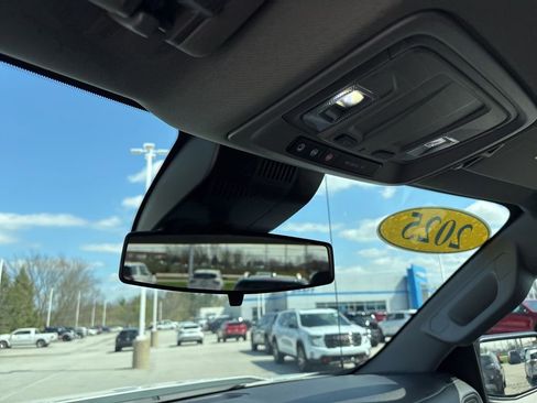 Used 2025 Chevrolet Silverado 1500 W/T w/ WT Value Package image 18