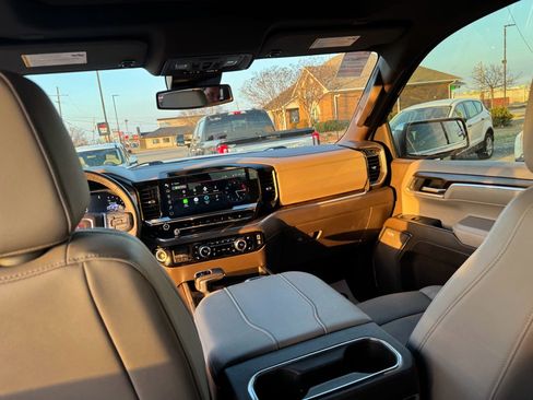 Used 2024 GMC Sierra 1500 SLT w/ SLT Premium Plus Package image 15