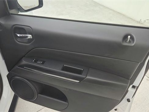 Used 2014 Jeep Patriot Limited image 23