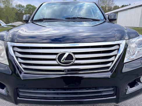 Used 2011 Lexus LX 570 4WD w/ Luxury Pkg image 2