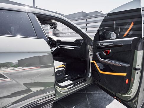 Used 2023 Lamborghini Urus Performante AWD/4WD image 31