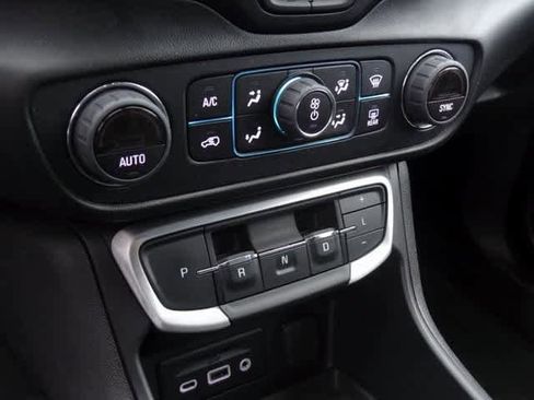 Used 2024 GMC Terrain SLT image 15