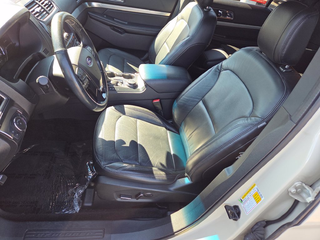 Used 2018 Ford Explorer XLT w/ Equipment Group 202A AWD/4WD image 31