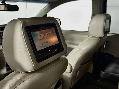 Used 2011 Toyota Sienna XLE FWD image 25