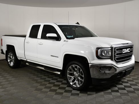 Used 2018 GMC Sierra 1500 SLE w/ SLE Value Package AWD/4WD image 4