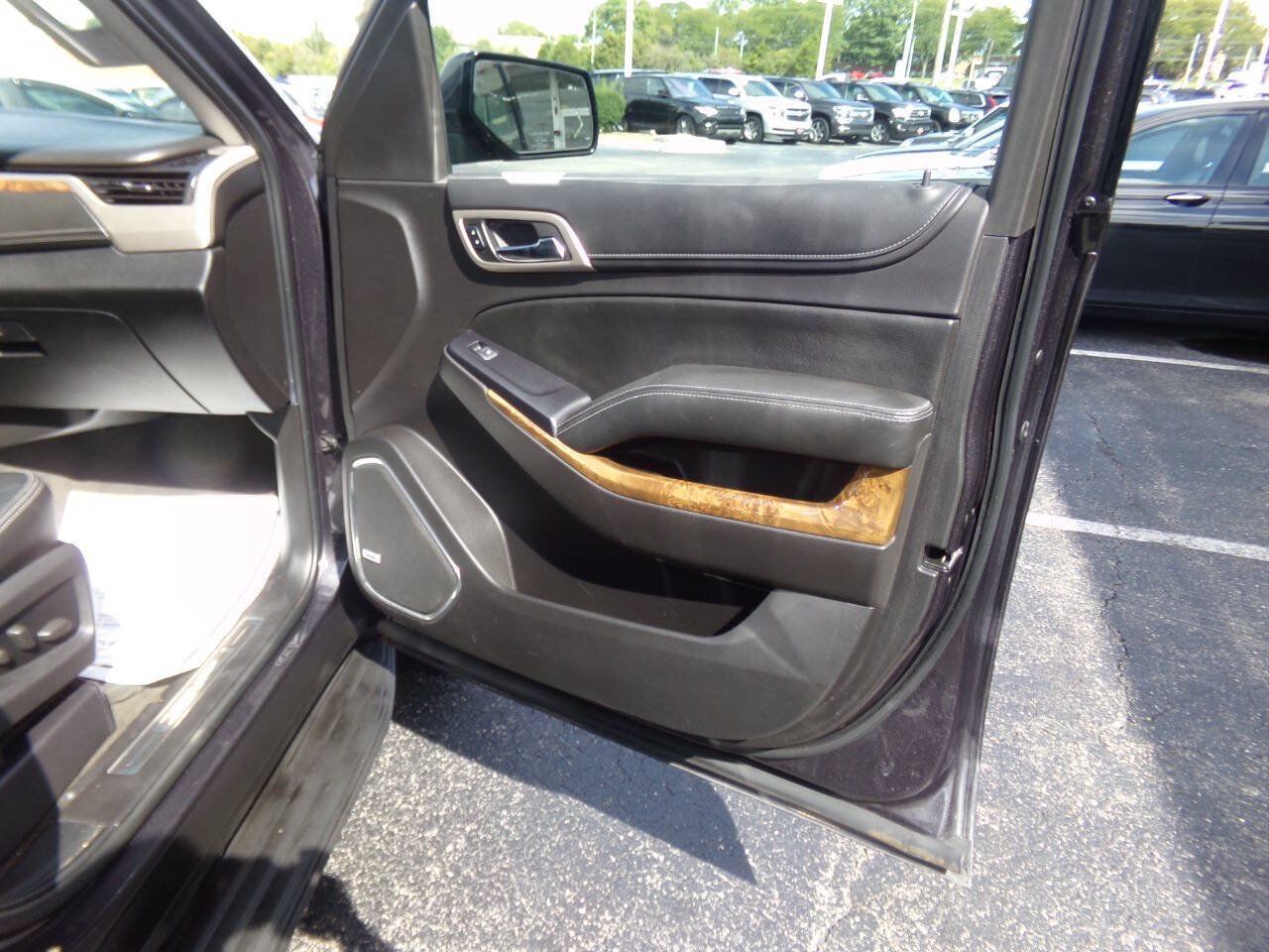 Used 2015 GMC Yukon Denali w/ Touring Package AWD/4WD image 33