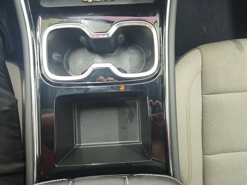 Used 2025 Chevrolet Traverse LT image 26