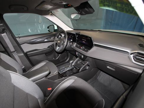 Used 2024 Chevrolet TrailBlazer LT w/ LT Cold Weather Package FWD image 19