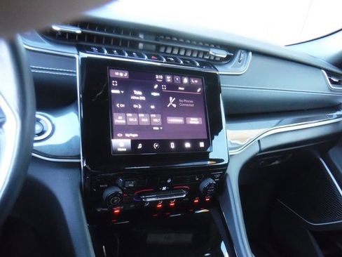 Used 2021 Jeep Grand Cherokee L Laredo image 22