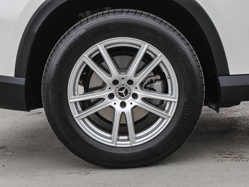 Used 2025 Mercedes-Benz GLC 300 4MATIC image 12