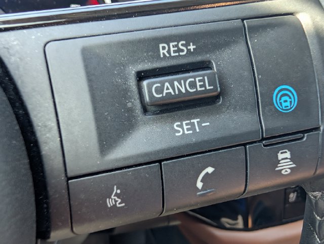 Used 2024 Nissan Pathfinder Platinum AWD/4WD image 18