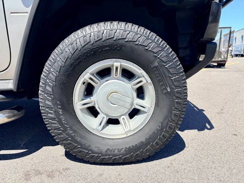 Used 2004 HUMMER H2 w/ Preferred Equipment Group AWD/4WD image 34