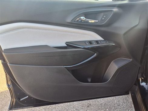 Used 2025 Chevrolet Trax LT w/ LT Convenience Package image 41