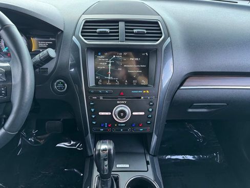 Used 2018 Ford Explorer Limited w/ Equipment Group 301A AWD/4WD image 2