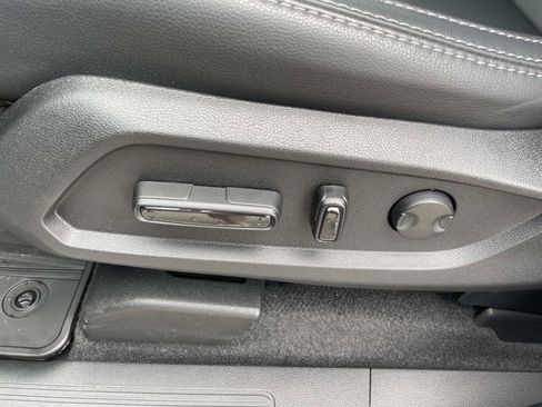 Used 2025 Honda Pilot EX-L image 16