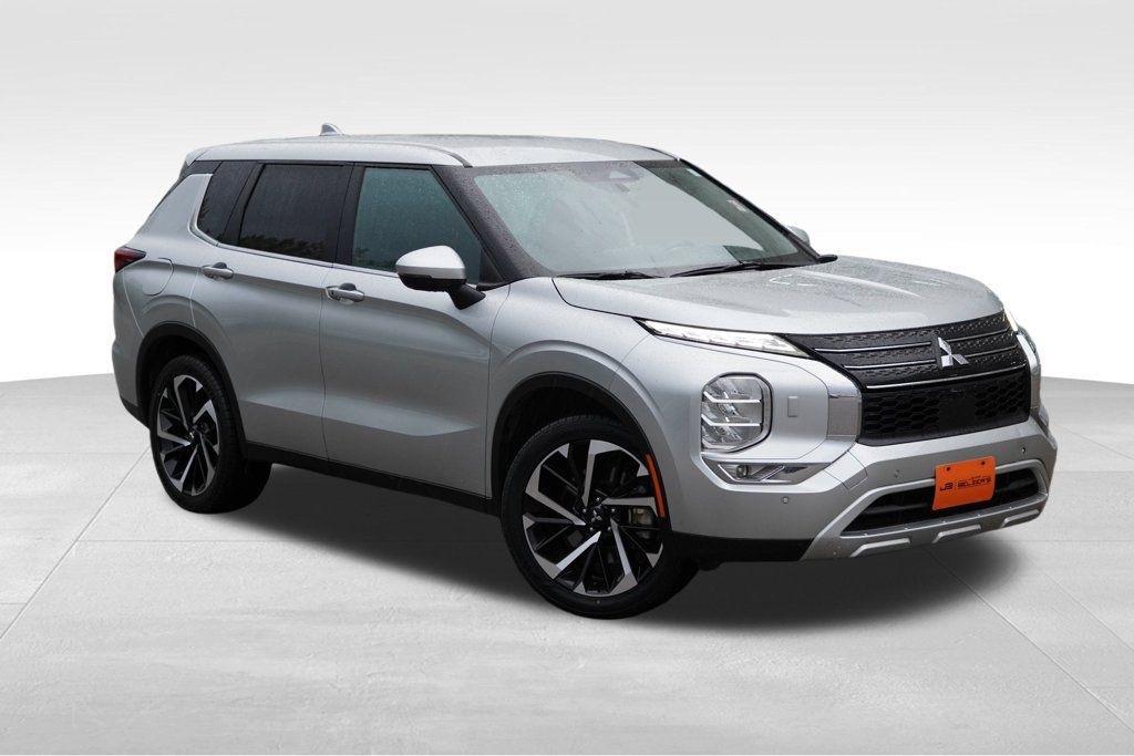 Used 2024 Mitsubishi Outlander SE AWD/4WD image 1