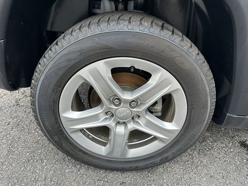 Certified 2023 Jeep Compass Latitude AWD/4WD image 29