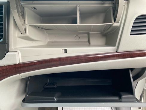 Used 2012 Toyota Sienna Limited w/ Premium Pkg image 38