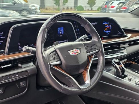 Used 2023 Cadillac Escalade Premium Luxury AWD/4WD image 16