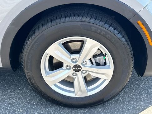 Used 2023 Kia Sorento LX FWD image 12