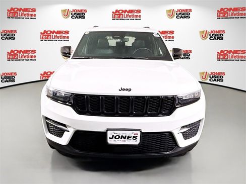 Used 2023 Jeep Grand Cherokee Altitude image 12