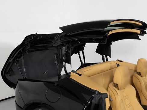 Used 2011 Ferrari California image 19