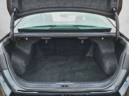 Used 2024 Nissan Altima 2.5 SV image 6