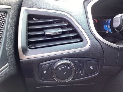 Used 2020 Ford Edge SEL w/ Cold Weather Package FWD image 32