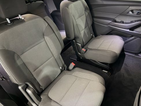 Used 2023 Chevrolet Traverse LT FWD image 42