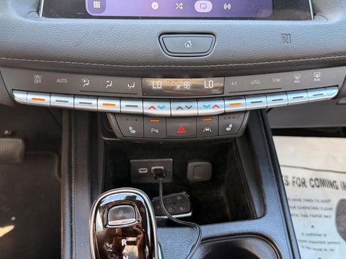 Used 2021 Cadillac XT4 Luxury w/ Cold Weather Package AWD/4WD image 39