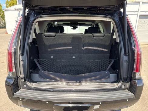 Used 2020 Cadillac Escalade Luxury RWD image 13