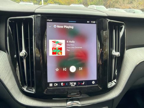 Certified 2025 Volvo XC60 B5 Plus image 31