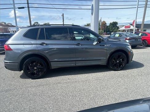 Certified 2023 Volkswagen Tiguan SE R-Line AWD/4WD image 4