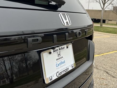 Certified 2025 Honda Pilot Elite image 10