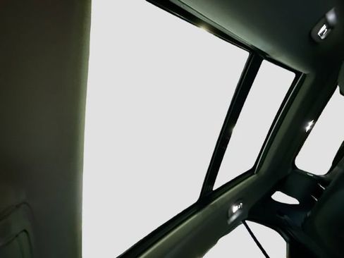 Used 2019 Chevrolet Equinox LT w/ Sun & Navigation Package image 23