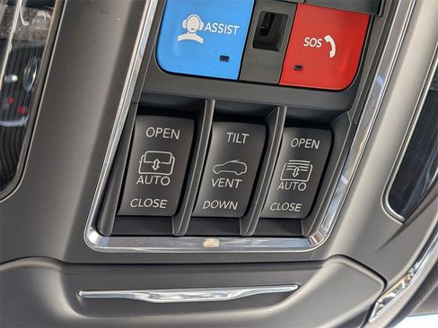 Certified 2024 Jeep Grand Cherokee Limited w/ Luxury Tech Group II image 20