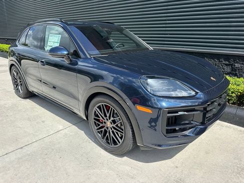 Used 2026 Porsche Cayenne GTS AWD/4WD image 12