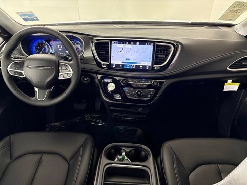 New 2027 Chrysler Pacifica Select FWD image 37