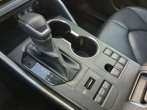 Used 2024 Toyota Highlander XLE image 25